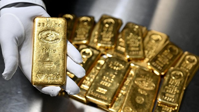 Harga Emas ANTAM Turun Tajam